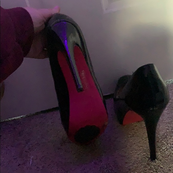 Black Heels - Picture 4 of 4